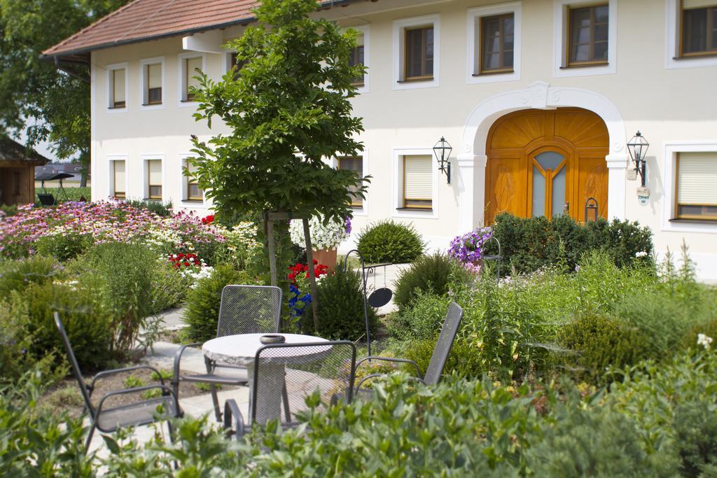 Bauernhofpension Herzog Zu Laah Hotel Линц Екстериор снимка